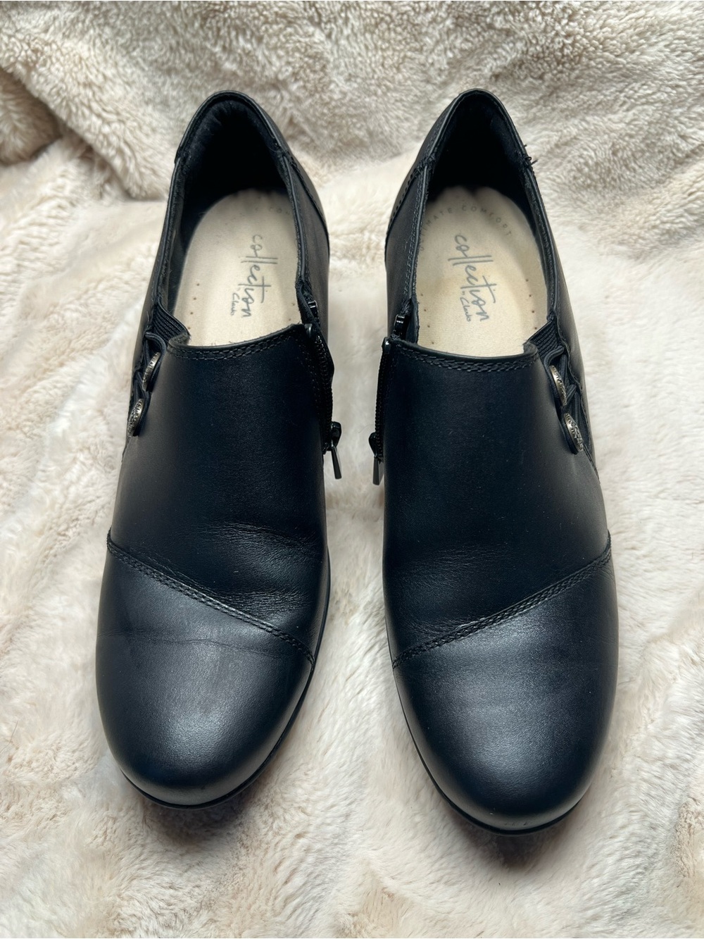 Clarks Black Bootie Womens size 7.5 - Picture 2 of 8